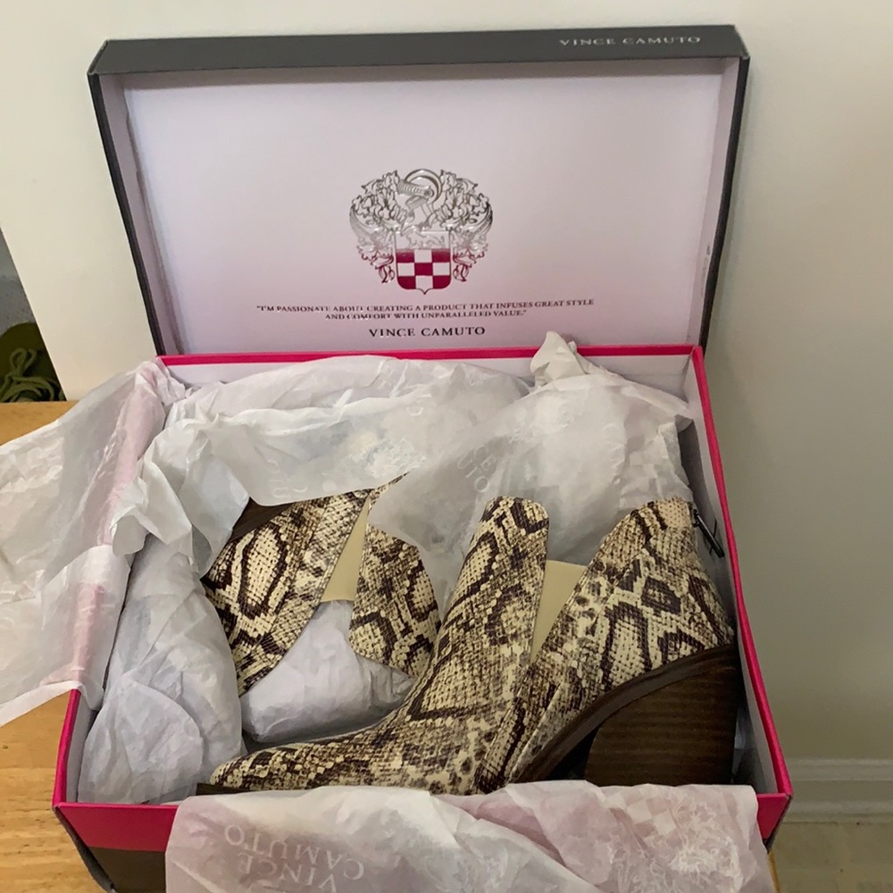 Vince Camuto Gradina Block Heel Bootie Brown Snake Print Size 7.5 - Picture 3 of 5